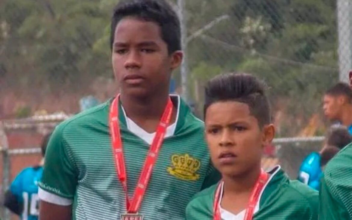 Endrick, à esquerda, e Ryan Francisco, à direita, na infância (Foto: Divulgação)