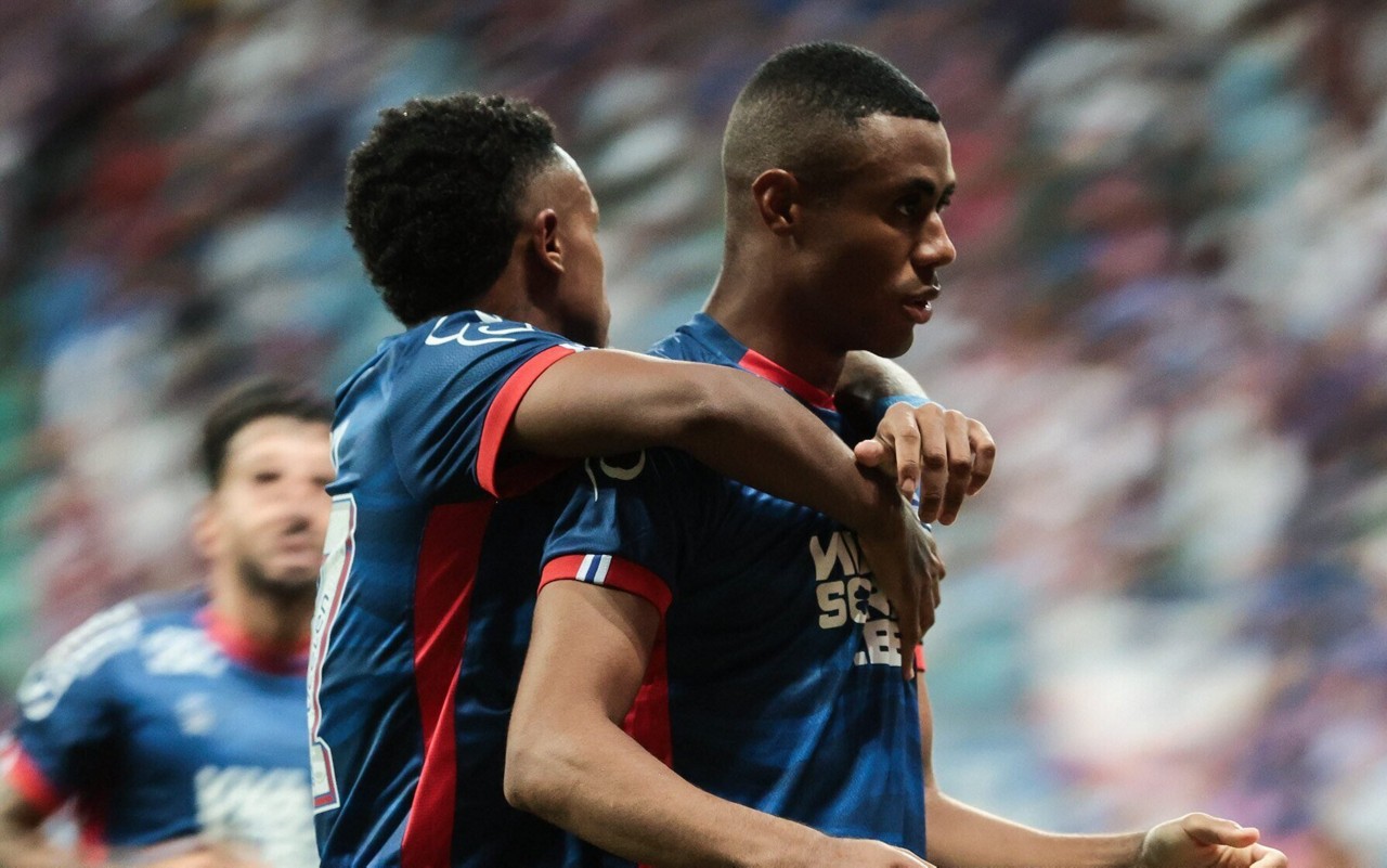 Erick comemora um dos seus gols contra o Ceará