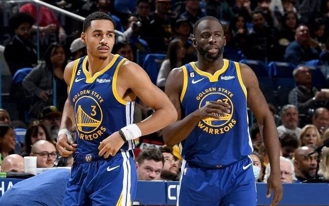 Jordan Poole e Draymond Green em ação pelo Golden State Warriors