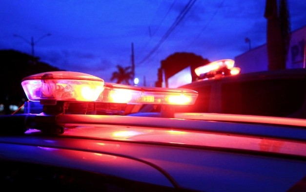 Dupla armada rouba adega e efetua disparos em Montes Claros