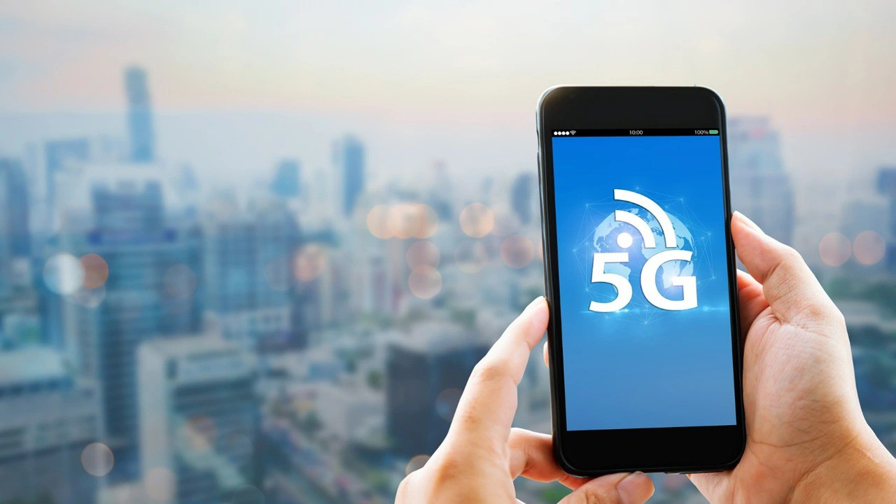Na disputa pela internet cada vez mais veloz, as operadoras brasileiras decidiram pisar no freio