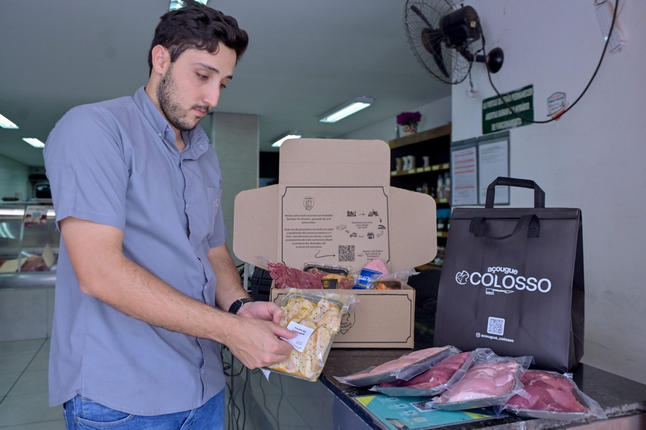 O Açougue Colosso aposta na venda de kits prontos e atendimento pelo WhatsApp para fidelizar clientela