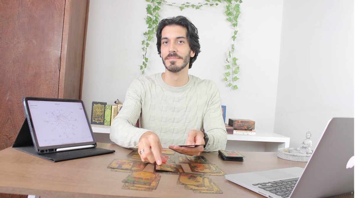 “A demanda cresce bastante com a expectativa que as pessoas criam sobre a renovação e o futuro”, reflete o terapeuta integrativo Flávio Christo