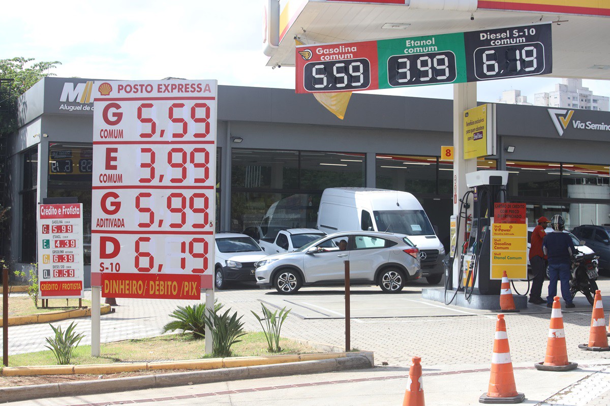 Pesquisa mais recente do site Mercado Mineiro revelou que preço médio da gasolina caiu de R$ 6,10 para R$ 6,02 no último mês