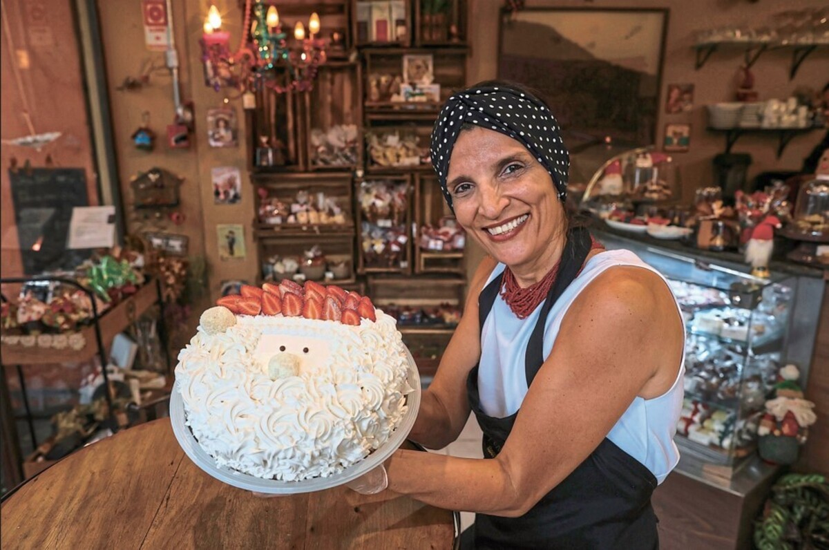 Liliana Viana, de 51 anos, dona da Cacahuatt Chocolates e Café, que fica no bairro Cruzeiro, em BH (@cacahuatt_lilianabecker)