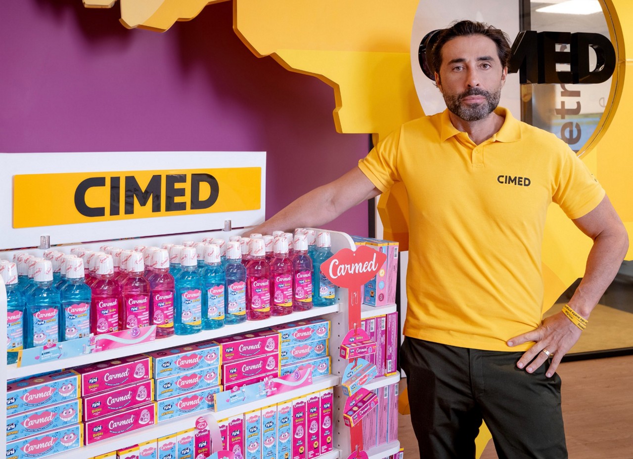 Carmed lança creme dental e enxaguante bucal no sabor de Balas Fini