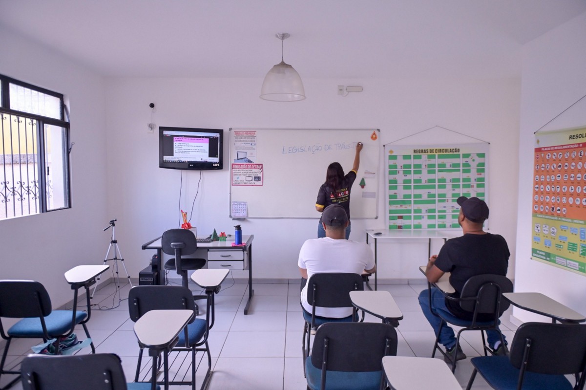 Autoescolas de Minas Gerais temem fechamento em massa após nova resolução do Contran