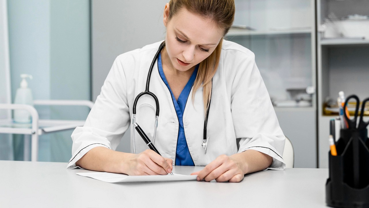 Médicos não podem mais emitir recibos físicos, somente eletrônicos, por meio do app Receita Saúde