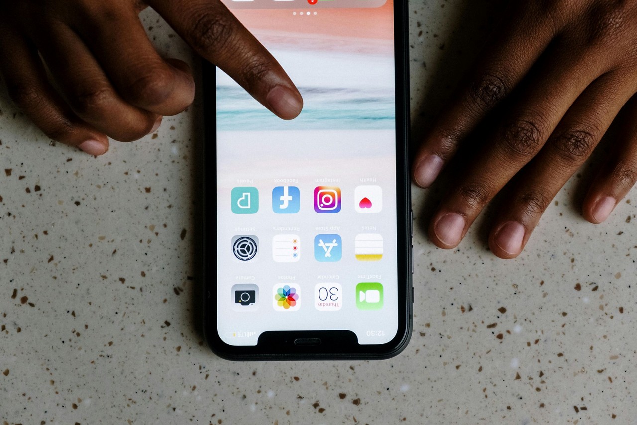 Levantamento indicou vários anúncios no Facebook e no Instagram