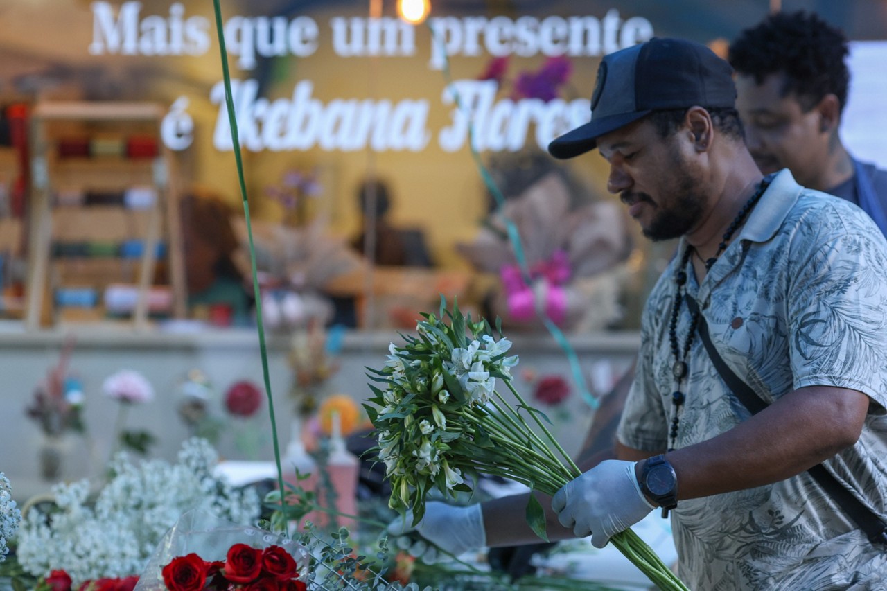 Preço das flores pode variar até 293% em BH e consumidores devem ficar atentos