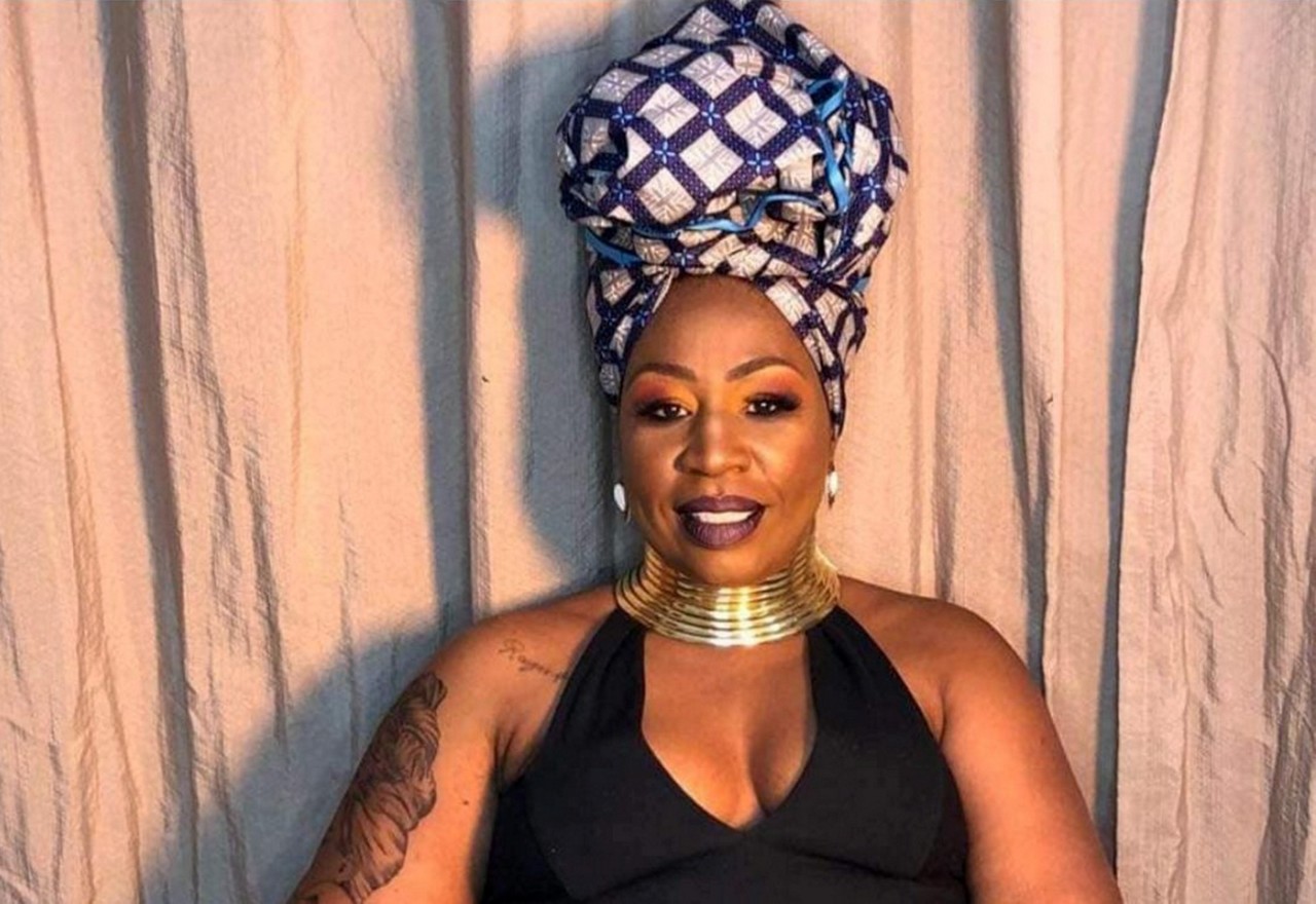 Elizabete Caetano é proprietária do Raízes BH, e confecciona acessórios e roupas com estilo afro