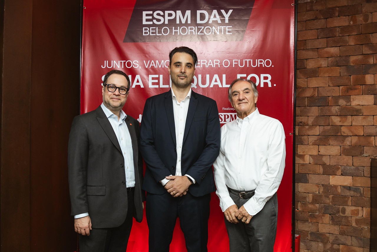 Tatsuo Iwata, vice-presidente acadêmico, Gustavo Faria, presidente da Sinapro-MG e Dalton Pastore, presidente da ESPM