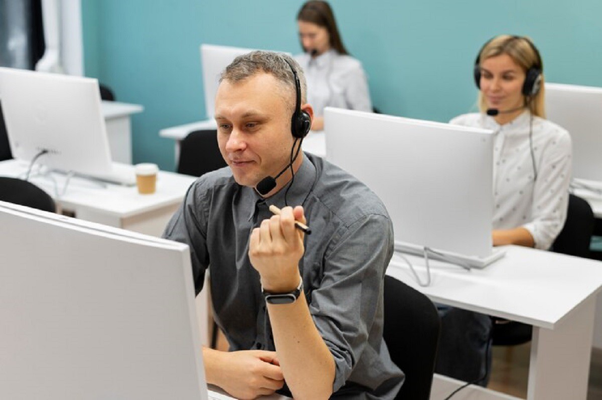 Operador de telemarketing é uma das profissões em declínio no futuro