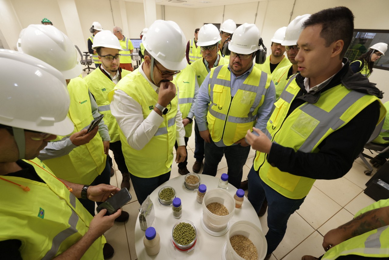 Aporte para a fábrica é de R$ 2,5 bilhões; carga foi apresentada à comitiva do governo de Minas