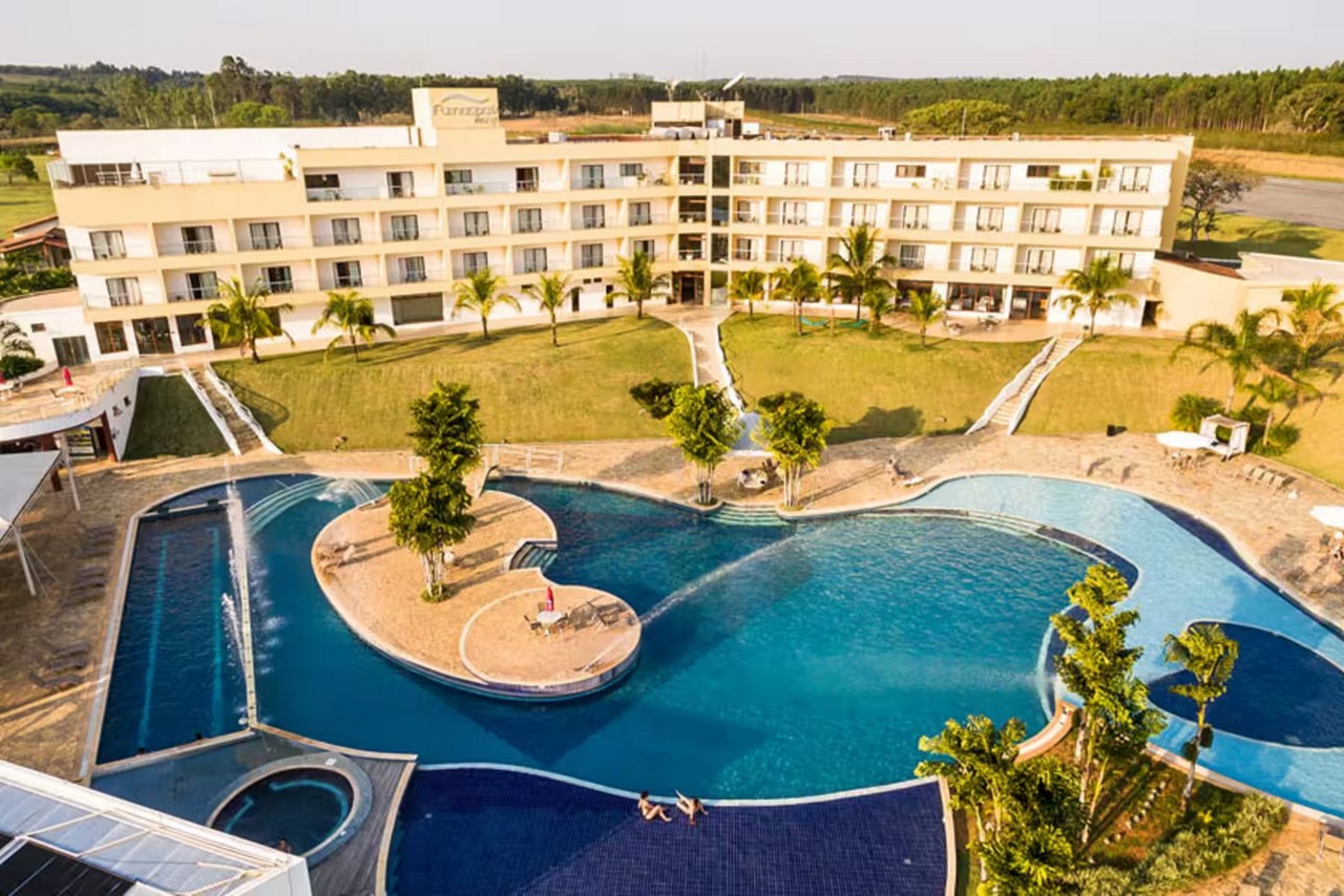 Ramada by Wyndham Furnaspark Hotel, em Formiga, é uma das opções para aproveitar o feriadão