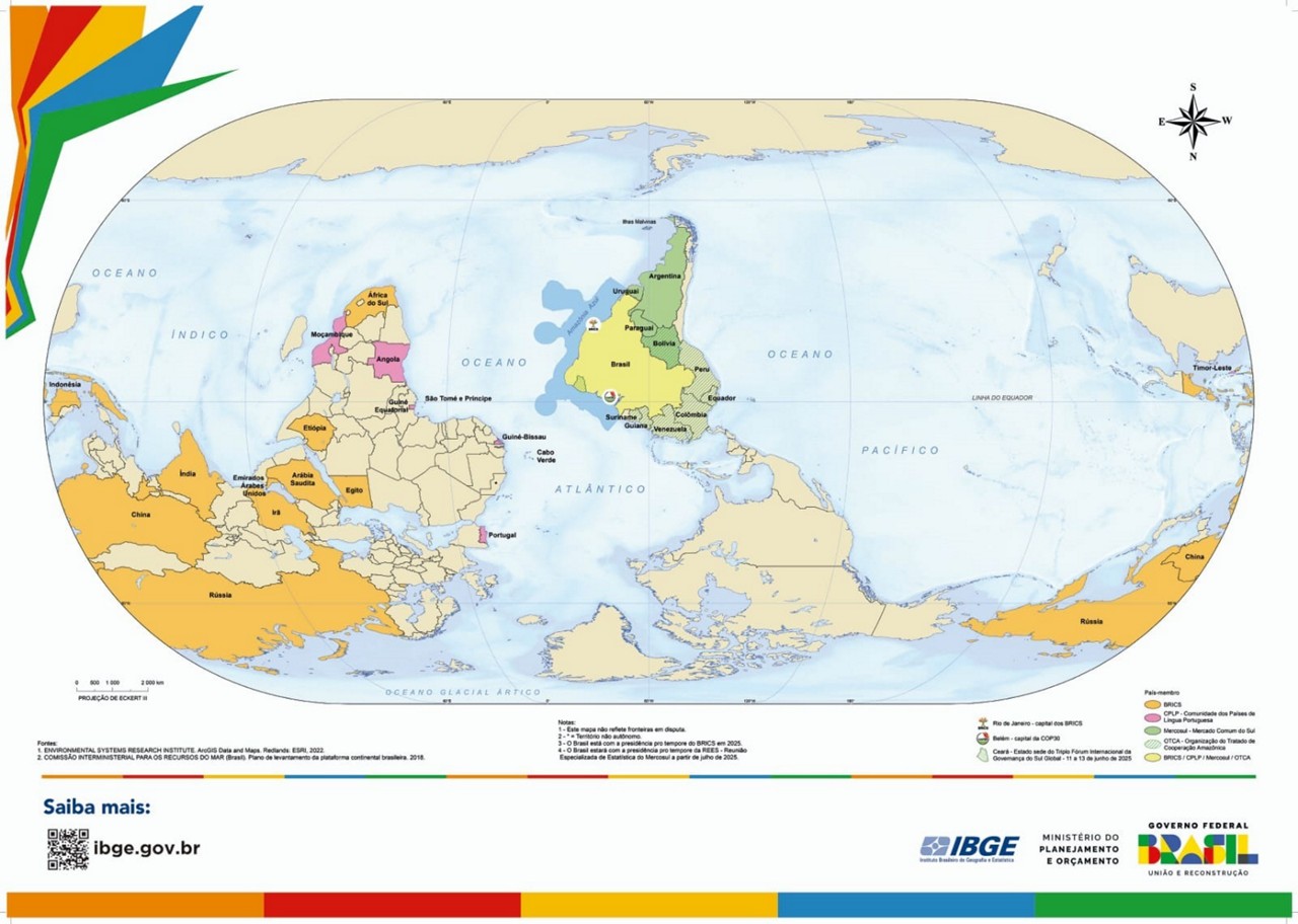 No novo modelo de mapa, as nações do hemisfério sul ocupam a parte superior do globo, e o Brasil preenche o centro do mapa