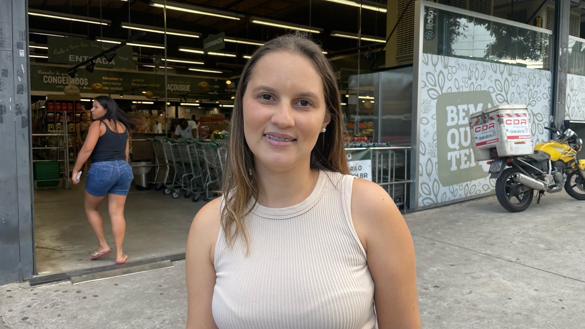 A advogada Carina Marques reclamou da falta de café na concessionária que frequenta: "até as empresas estão economizando"
