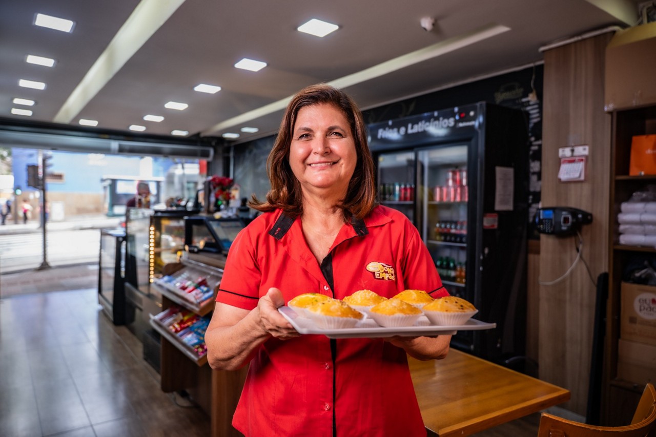 Maria Aparecida Saldanha Saliba, proprietária da Dona Empada, conseguiu comprar máquinas e modernizar sua loja
