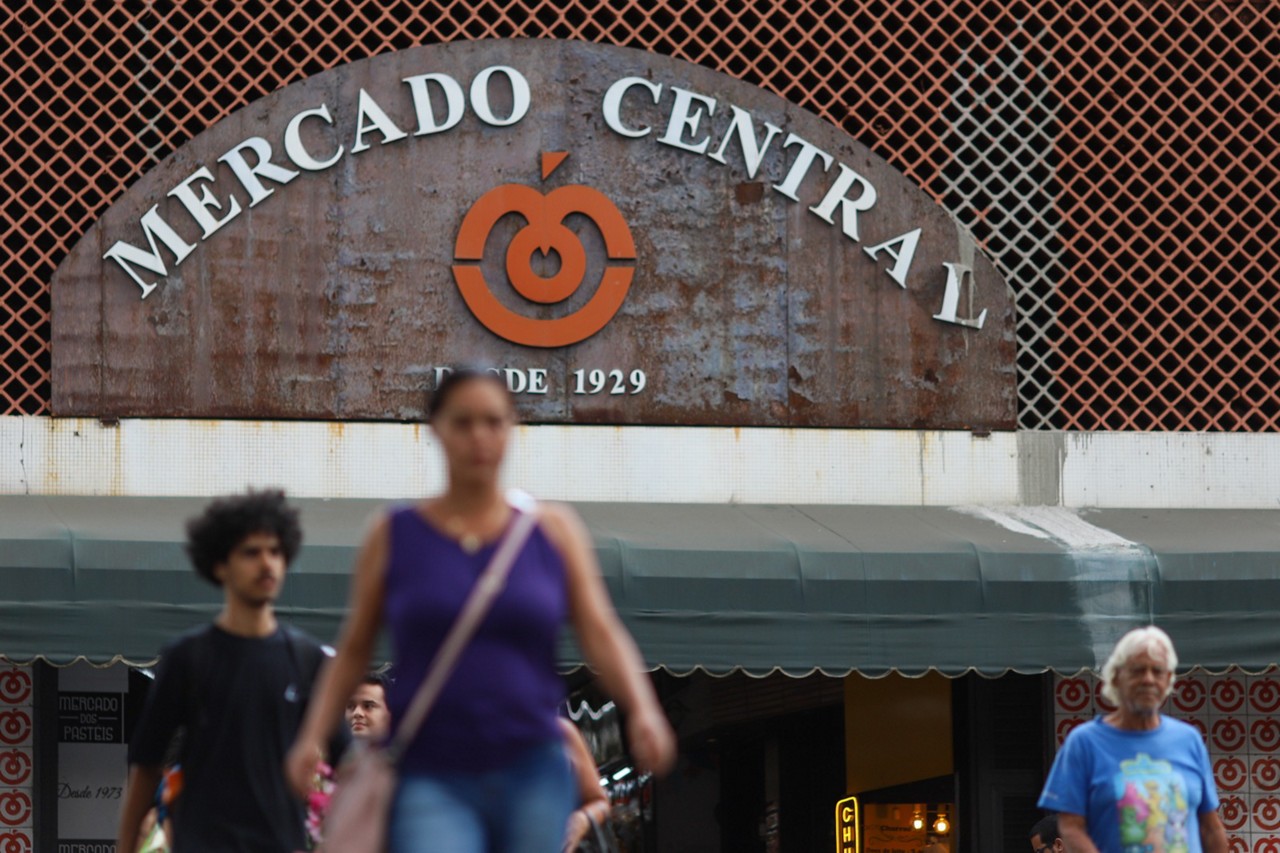 Mercado Central é um dos maiores pontos turísticos de BH, ao mesmo tempo em que se mantém como um centro de compras e de troca de experiências local