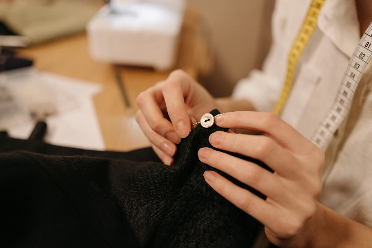 Preço da reforma de roupa em BH pode variar até 166,7% entre diferentes profissionais 
