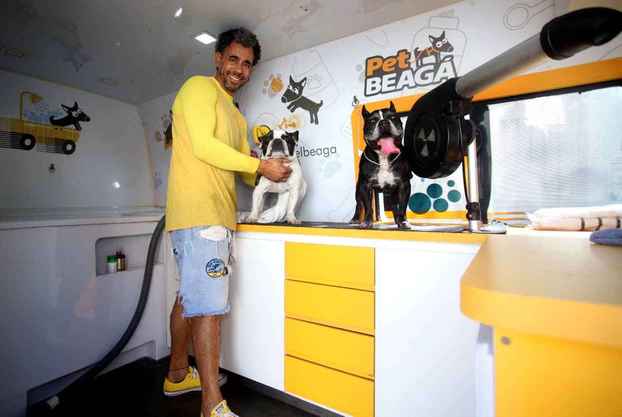 Fábio de Oliveira, da Pet Móvel Beagá, investiu no atendimento de porta em porta para conquistar os clientes