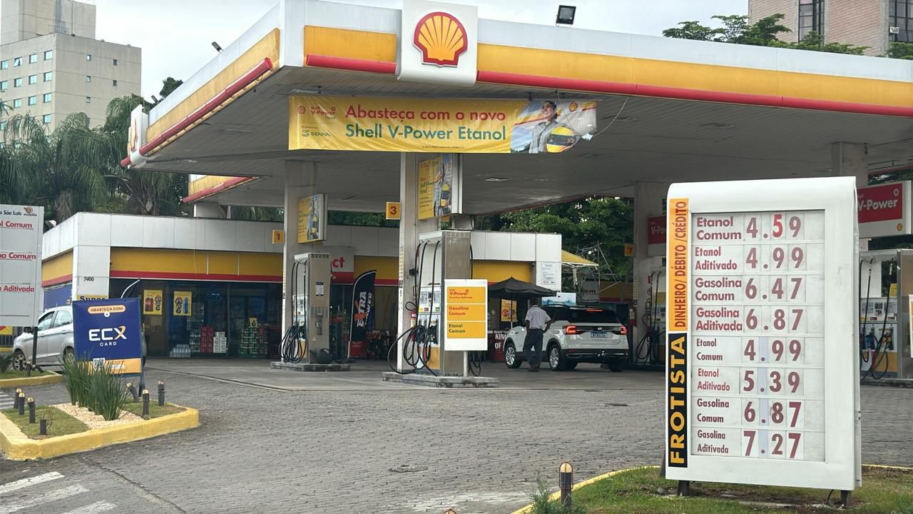 Posto na avenida Antônio Carlos vende o litro da gasolina a R$ 6,47