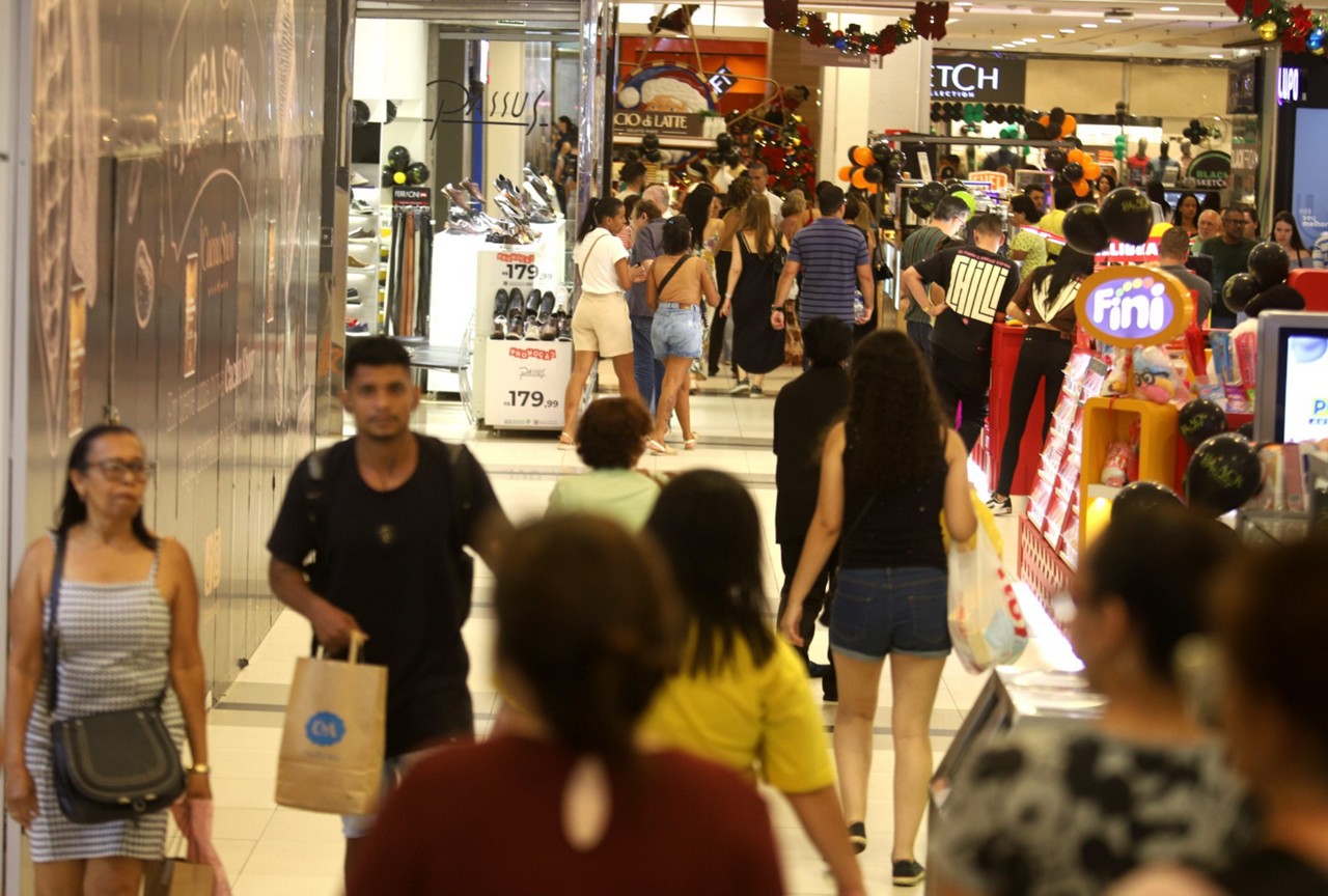 Ao menos 44% dos consumidores vão procurar lojas físicas para as compras