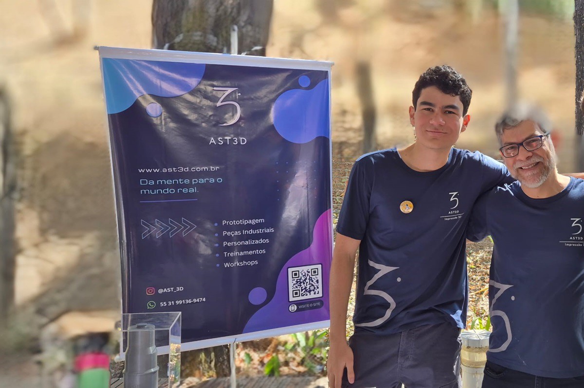 Arthur Simões Tecchio, de 17 anos, atua junto com os pais na empresa AST3D, especializada em impressão 3D
