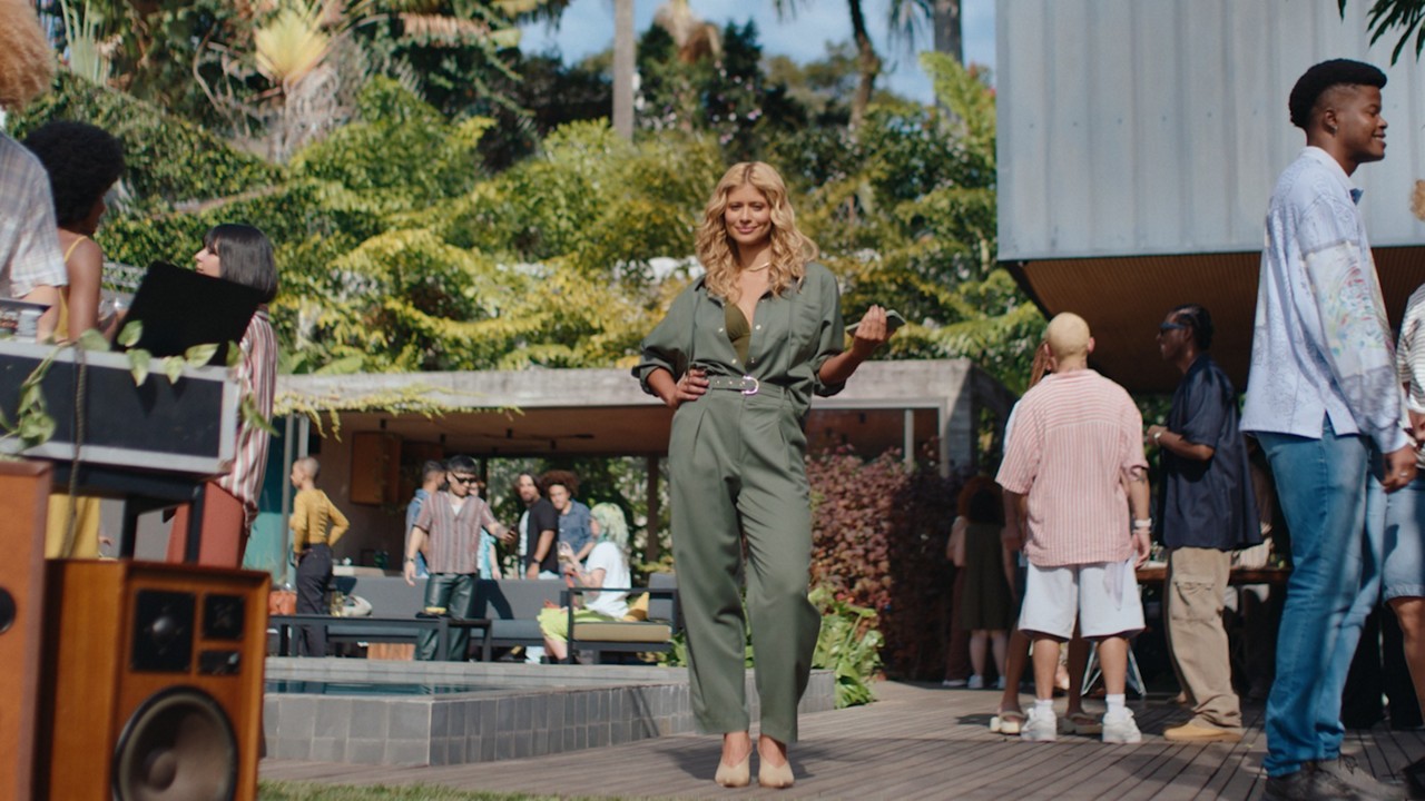 Primeiro comercial da Nio Fibra conta com a atriz Isadora Cruz