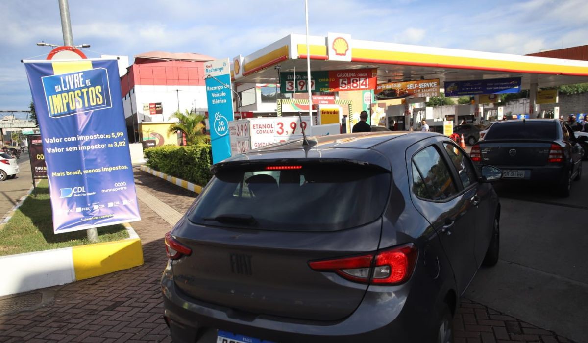 Gasolina está sendo vendida a R$ 3,82 no posto Oceano, em BH
