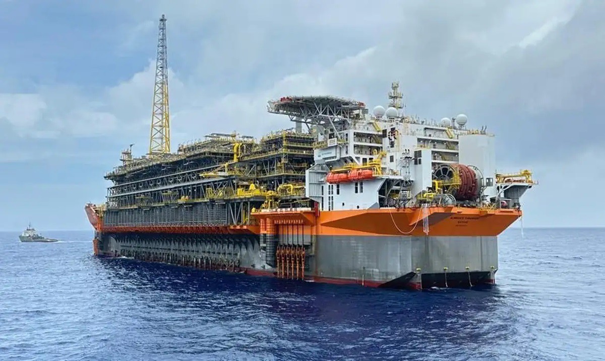 Navio-plataforma Almirante Tamandaré
