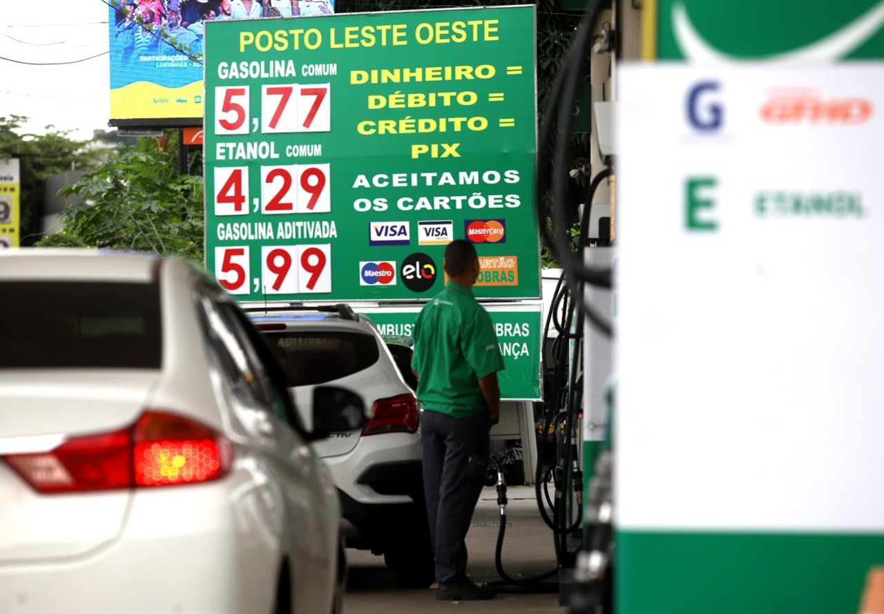 Na Via Expressa, postos têm vendido os combustíveis a preços mais baixos que em outros endereços da capital