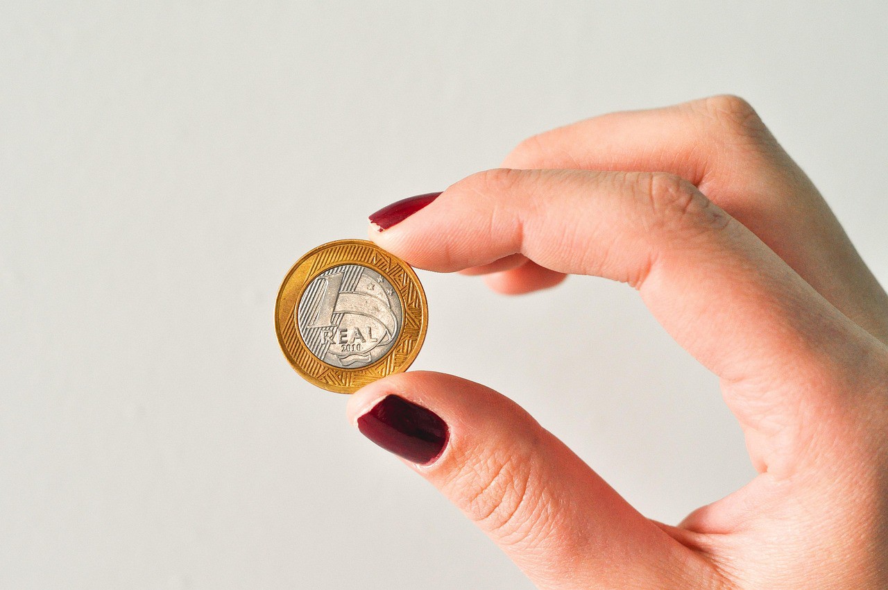 Real é uma das moedas que mais valorizou frente ao dólar em 2025