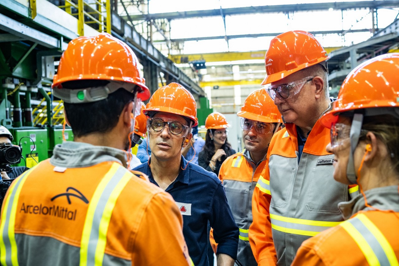 Romeu Zema visita usina da ArcelorMittal em Sabará nesta sexta-feira