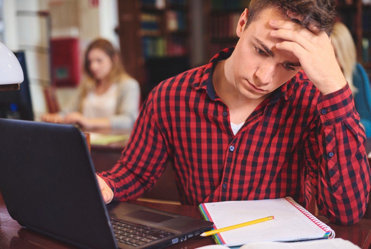 Um terço dos estudantes universitários têm alguma dívida em aberto com a universidade