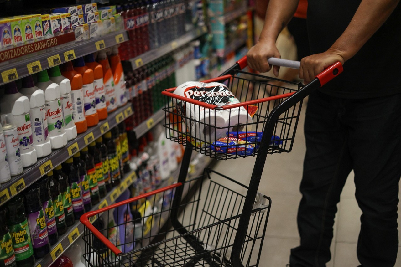 Produtos de limpeza e derivados de trigo estão no rol de produtos que sofrerão aumento de preço com a variação do câmbio