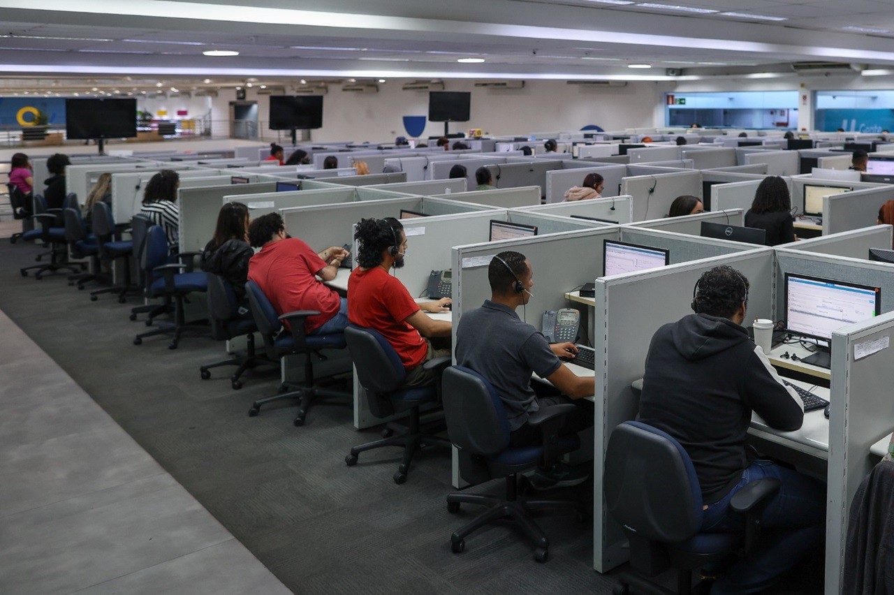 Número de empregados no telemarketing diminuiu nos últimos anos, segundo representantes do setor