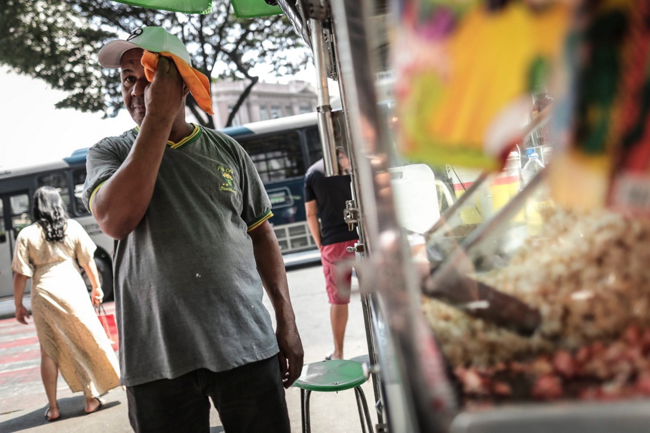 Geraldo dos Santos é um dos trabalhadores de BH que precisam lidar com o calor