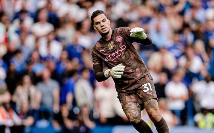 Ederson em ação pelo Manchester City (Foto: Reprodução/Instagram)