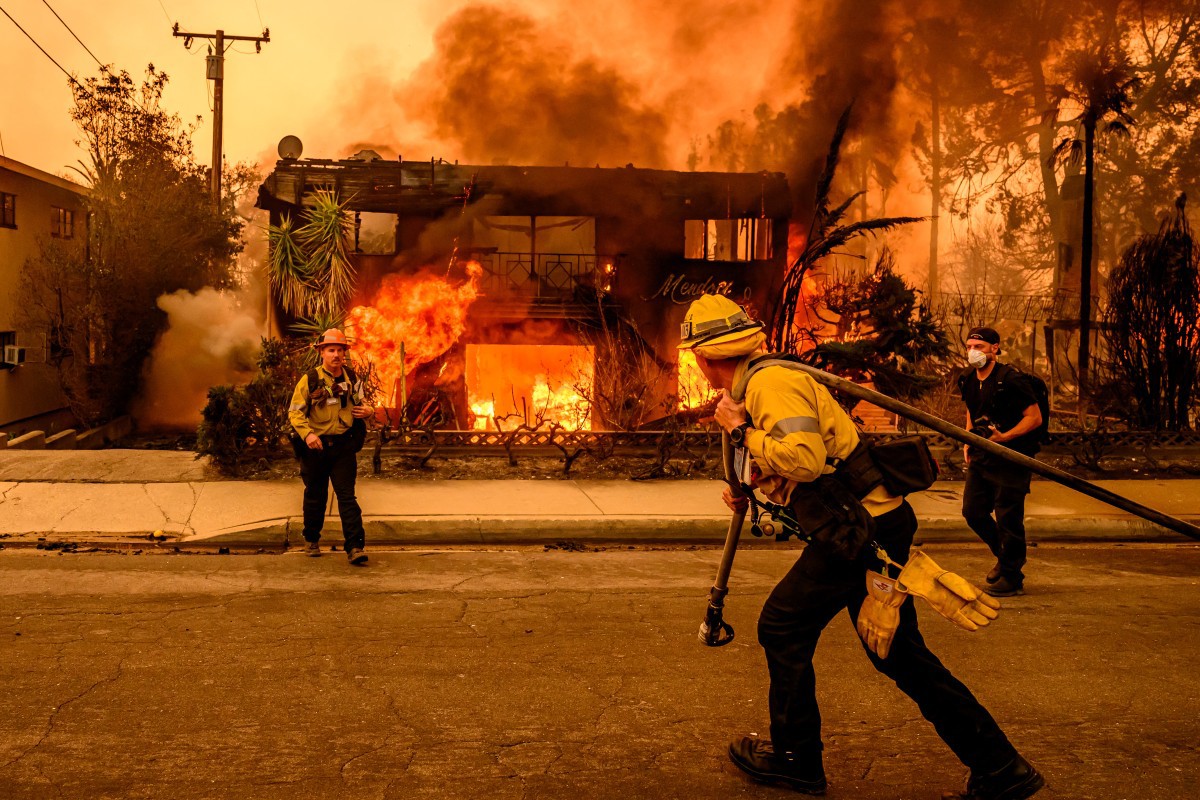 Incêndios na região de Los Angeles, na Califórnia - foto: JOSH EDELSON / AFP