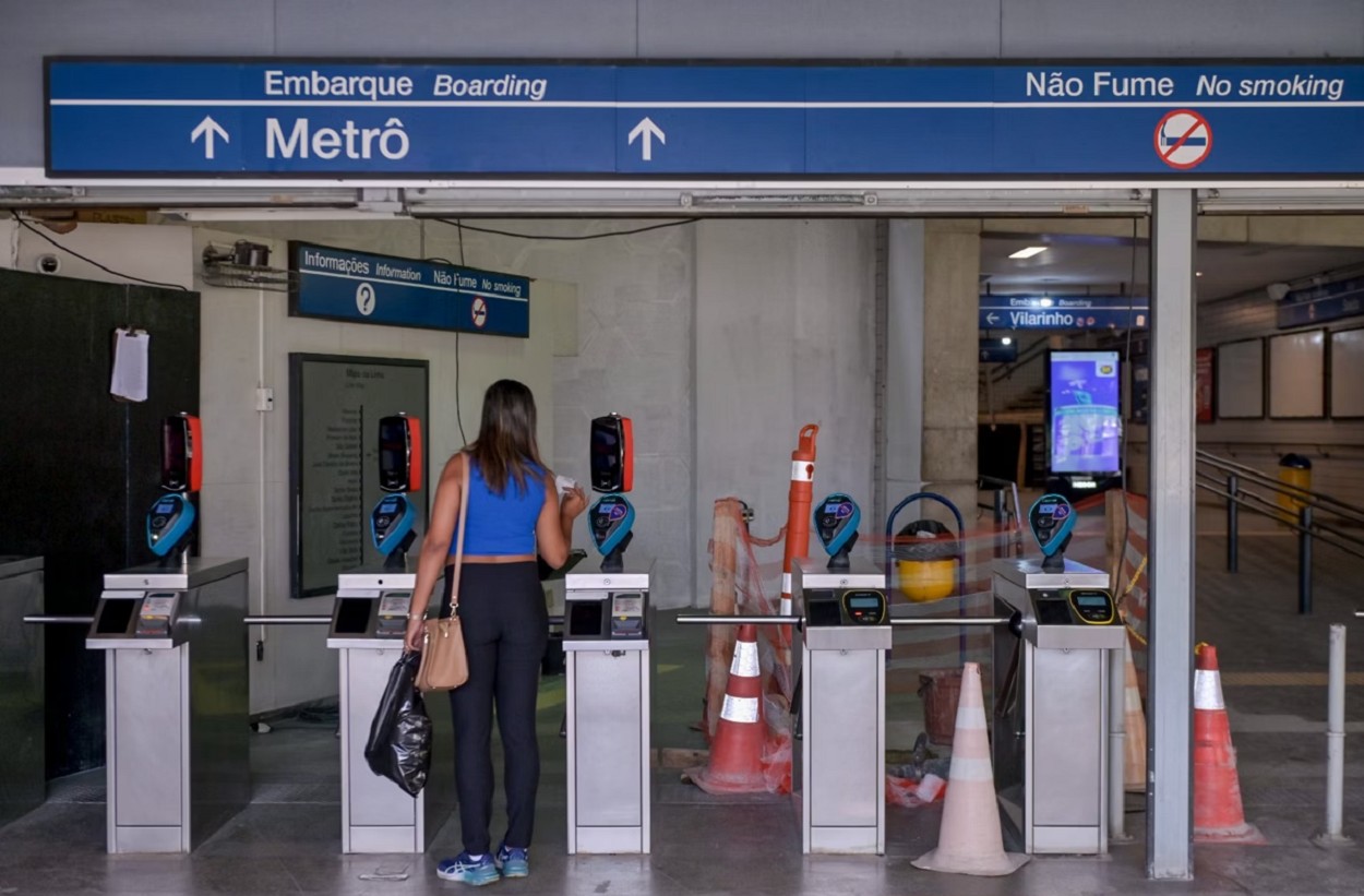 Em um cenário de transporte urbano ainda precário, o aumento sucessivo do preço fragiliza ainda mais quem depende exclusivamente  do metrô 
