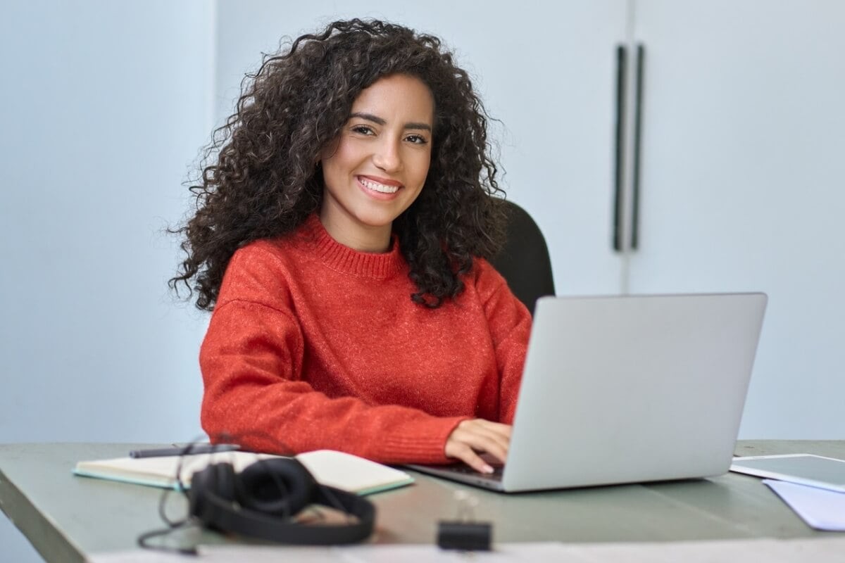 O programa é destinado inicialmente aos estudantes do ensino médio da rede estadual, com vagas remanescentes abertas para demais interessados