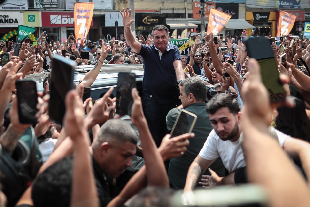 Bolsonaro é recebido por apoiadores em Santa Luzia