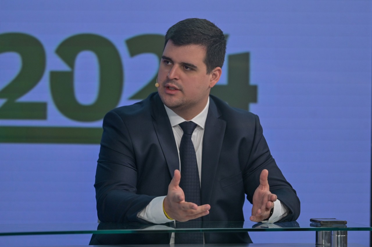 Bruno Engler durante sabatina à FM O TEMPO