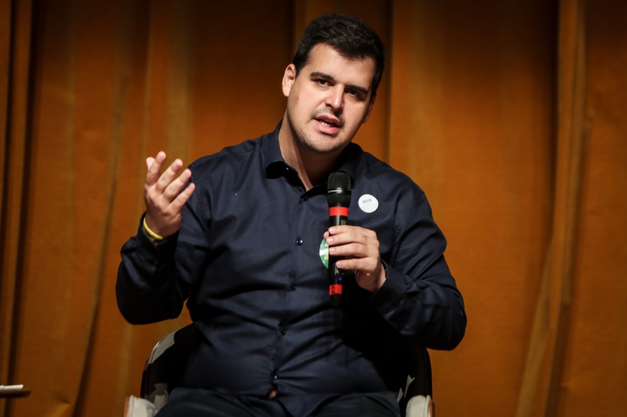 Prazo de 24 horas para liberar material do direito de resposta de Fuad Noman beneficiou Bruno Engler, que conseguiu garantir três minutos de propaganda eleitoral no último dia