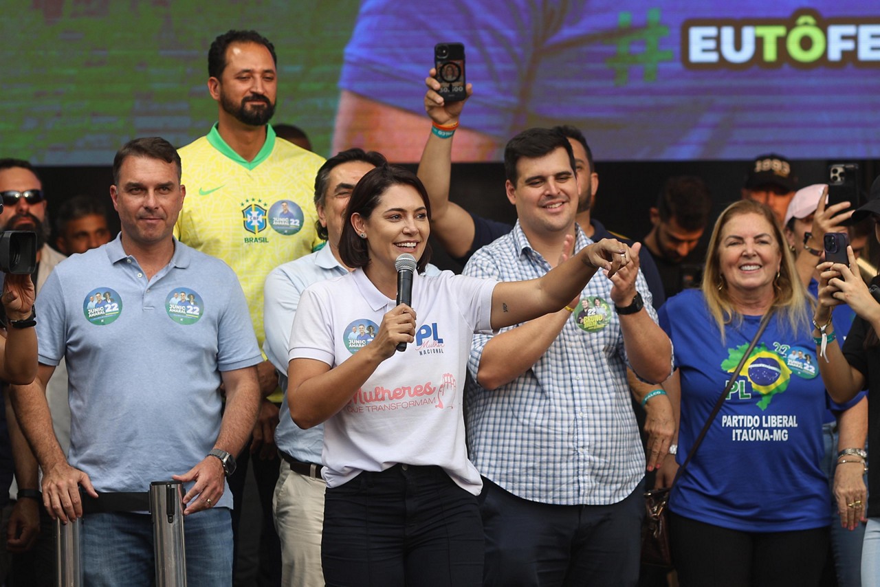 Michelle Bolsonaro discursa em Contagem durante evento de campanha de Junio Amaral