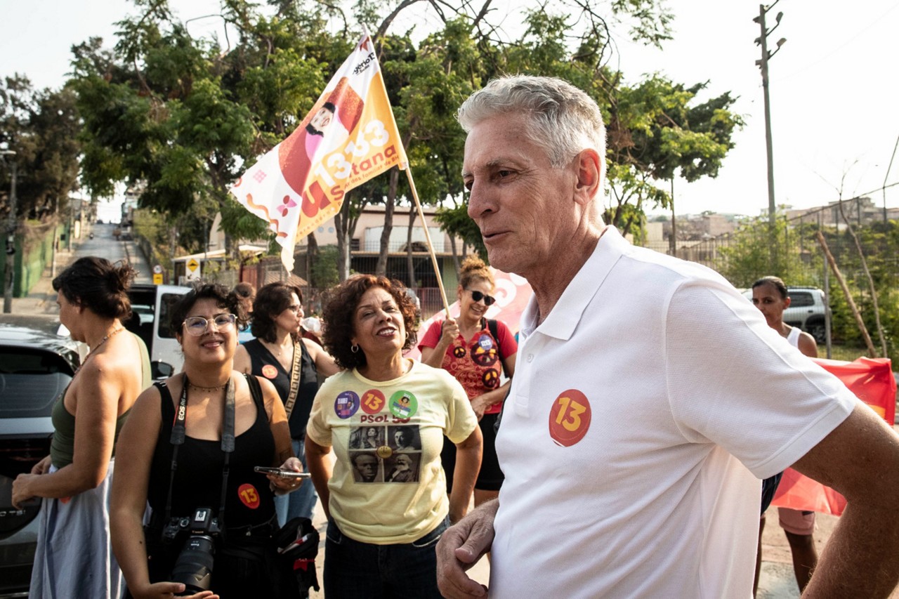 Rogério Correia durante Carreata na região de Venda Nova 