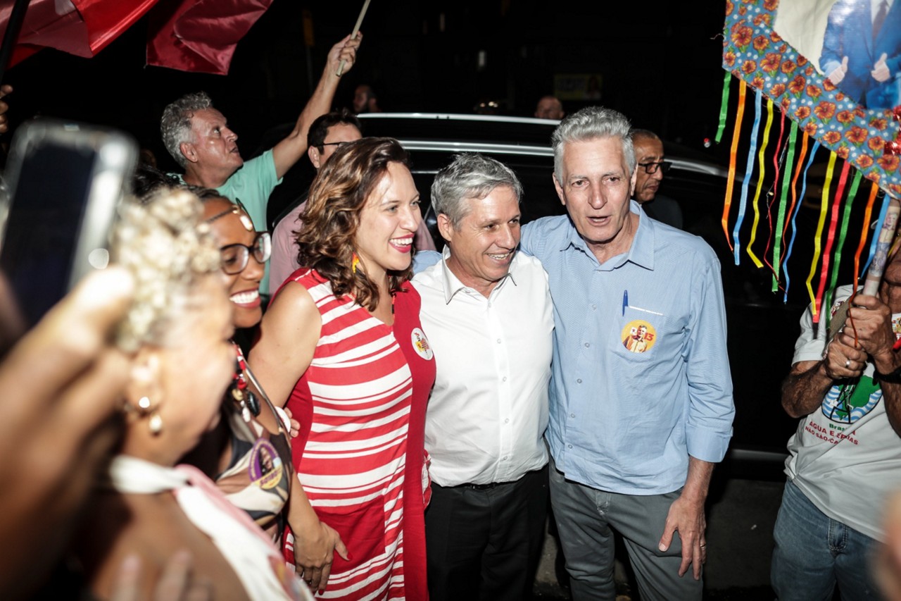 Rogério e o ministro Paulo Teixeira em visita à Cozinha Popular Pátria Livre, na Pedreira Prado Lopes