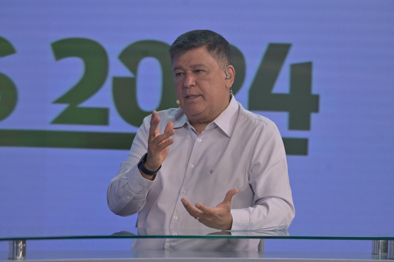O senador licenciado Carlos Viana (Podemos), que concorre à Prefeitura de Belo Horizonte, participa da sabatina da FM O TEMPO