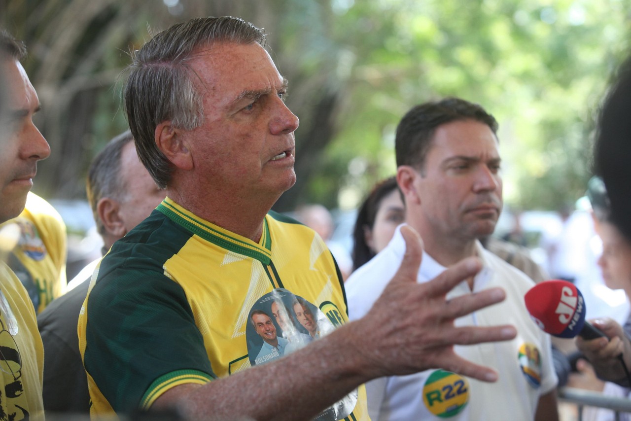 Ex-presidente Jair Bolsonaro (PL) atuou para eleger os filhos Carlos (PL) e Jair Renan (PL) vereadores do Rio de Janeiro e de Balneário Camboriú; ele também apostou no irmão Renato Bolsonaro (PL) para a prefeitura de Registro